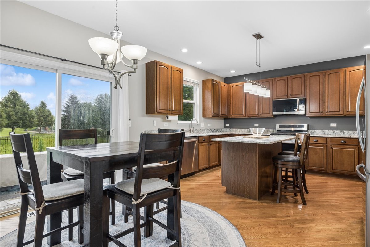 327 Shelbourne Road Volo, IL 60073 - Photo 6 of 43