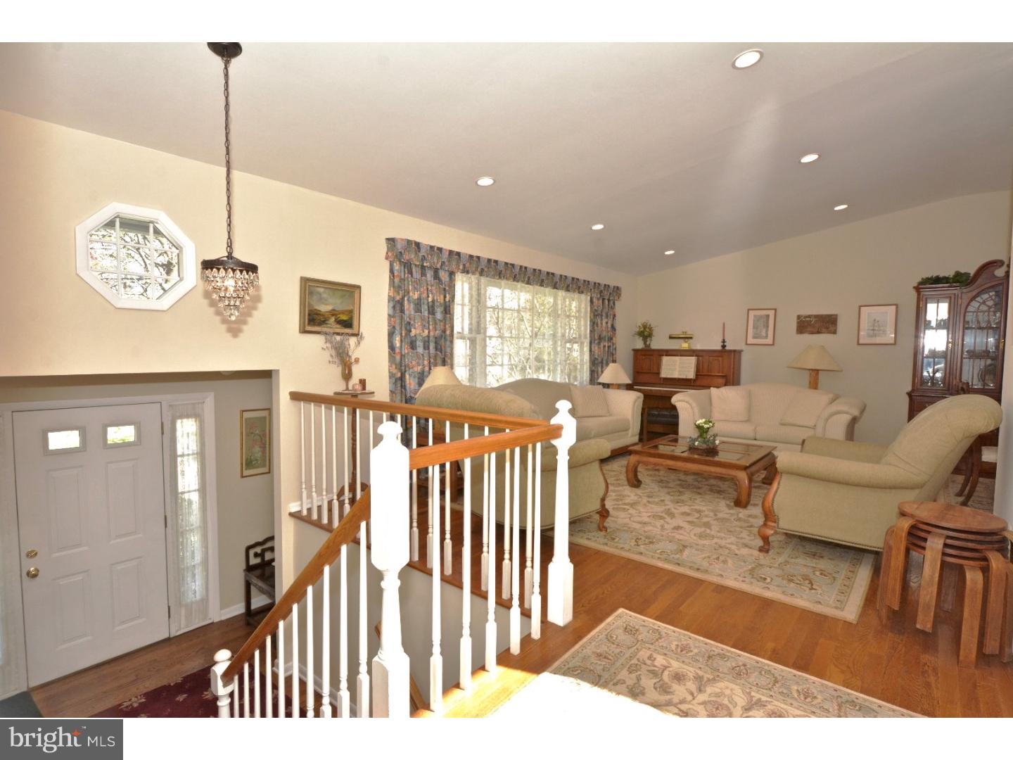 41 Robert Road Princeton, NJ 08540 - Photo 5 of 25 Living Room