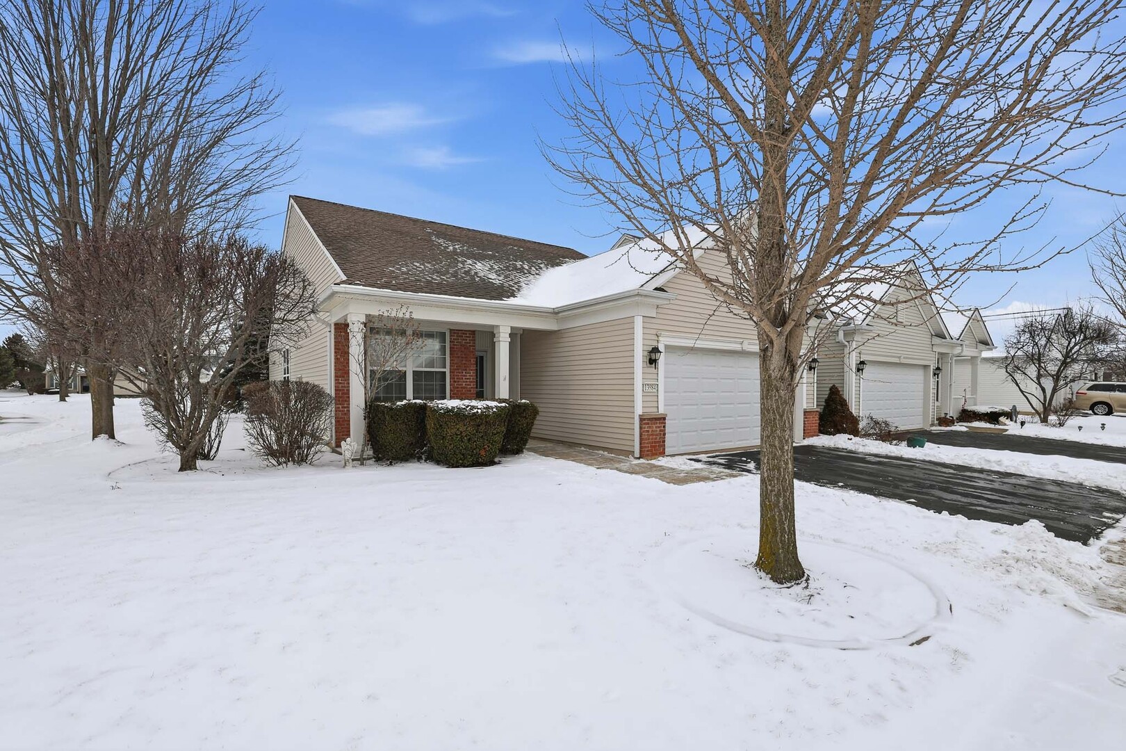 13984 Chanwahon Road Huntley, IL 60142 - Photo 3 of 29