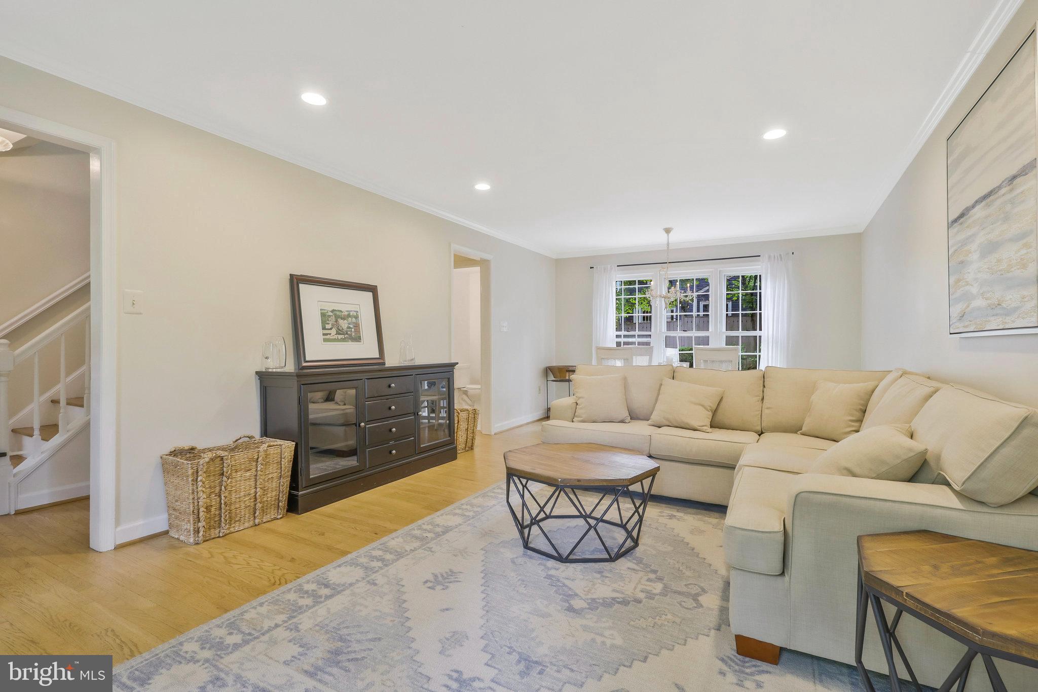 2048 Cobblestone Lane Reston, VA 20191 - Photo 4 of 31 Living Room