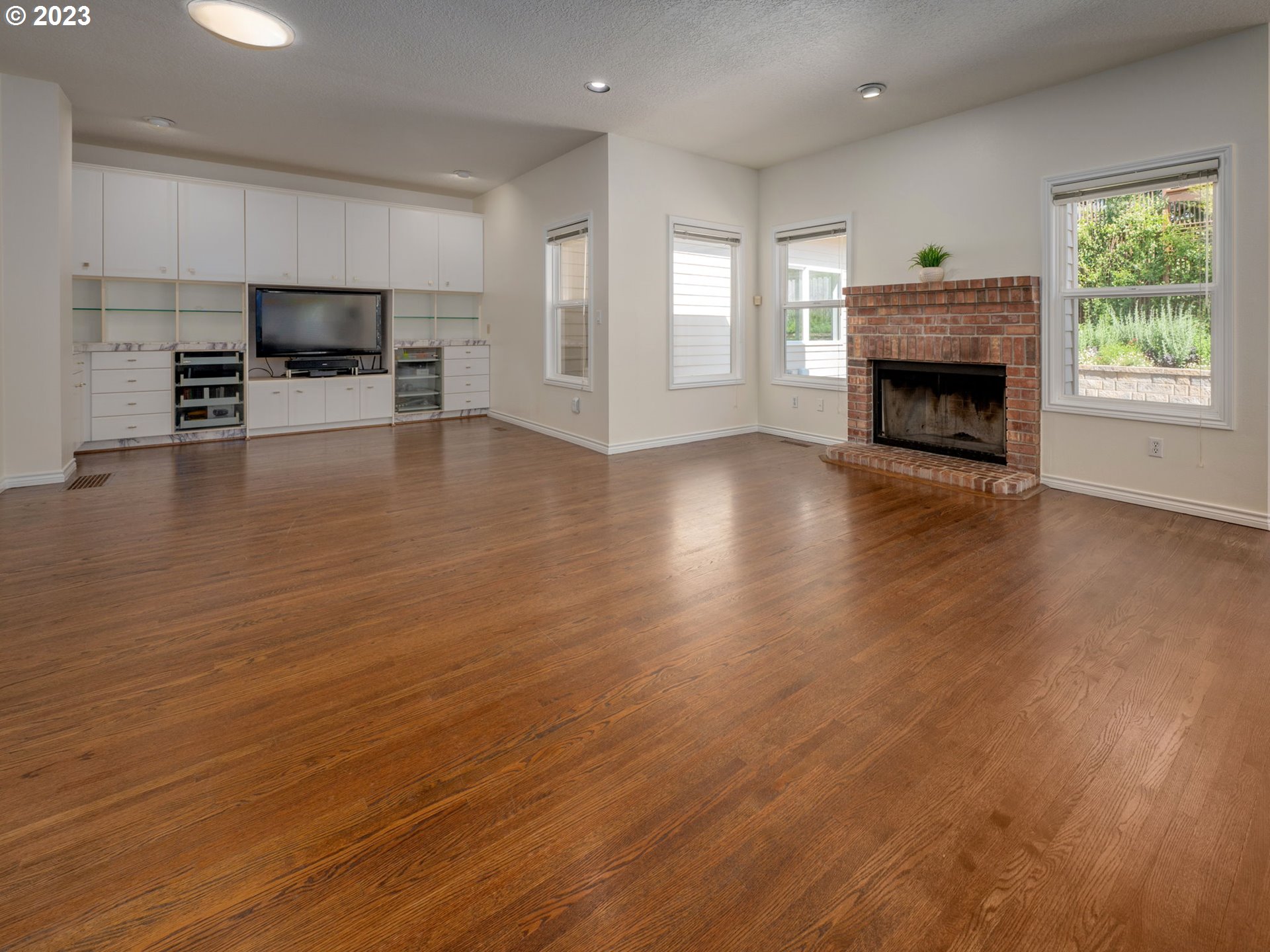 6569 Southwest Arranmore Court Portland, OR 97223 - Photo 17 of 48