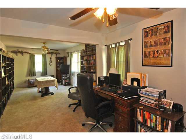4550 Cooper Road Winston-Salem, NC 27127 - Photo 6 of 16 Living Room.