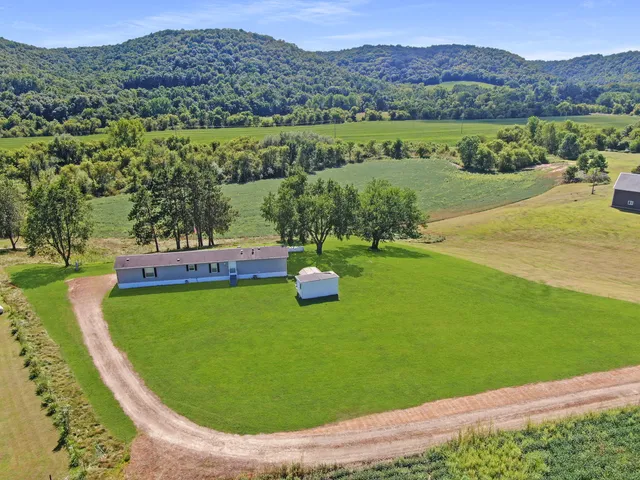 $190,000 | E2817 South Creek Road, De Soto, WI 54624