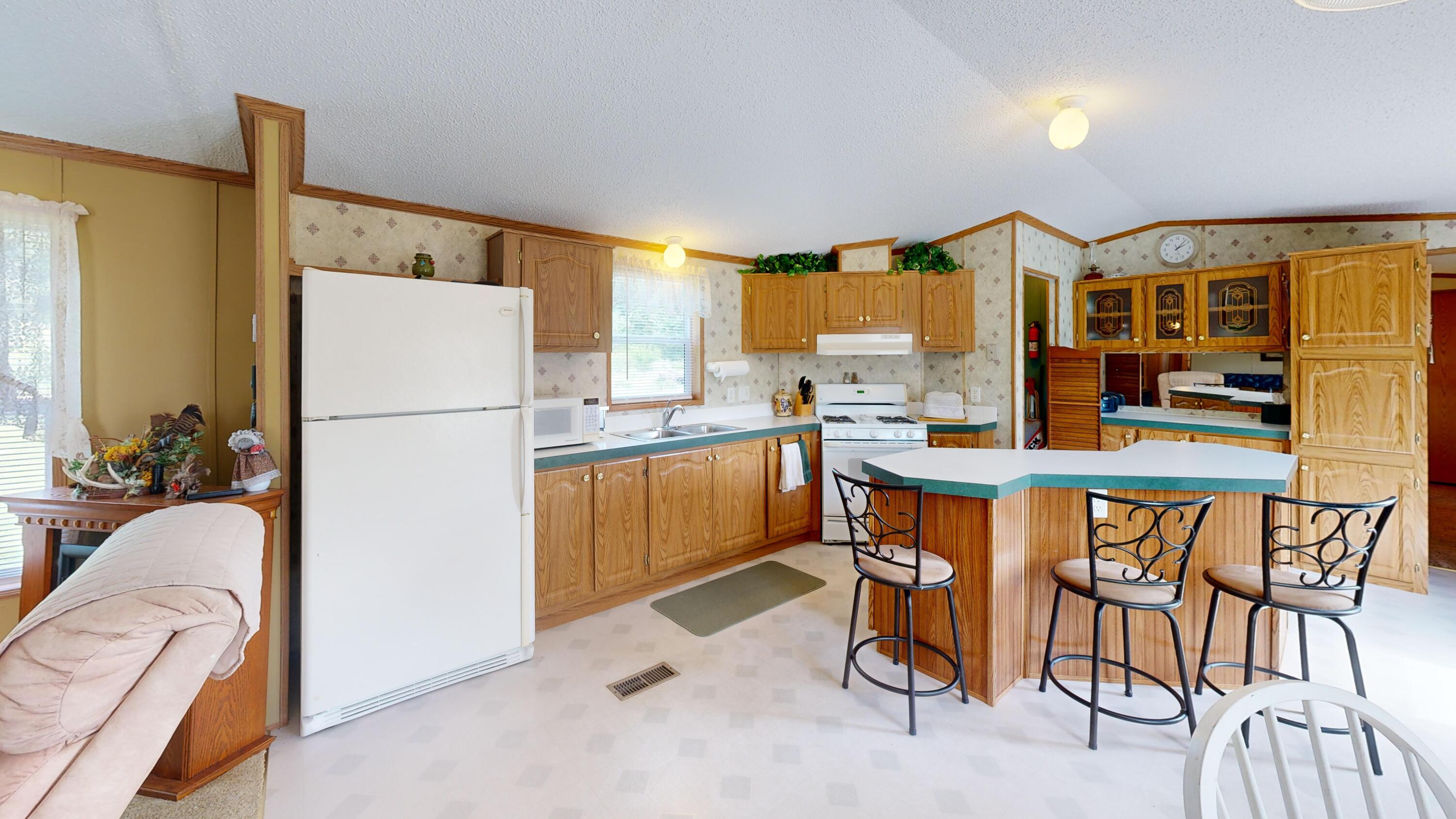 E2817 South Creek Road De Soto, WI 54624 - Photo 10 of 32 Kitchen