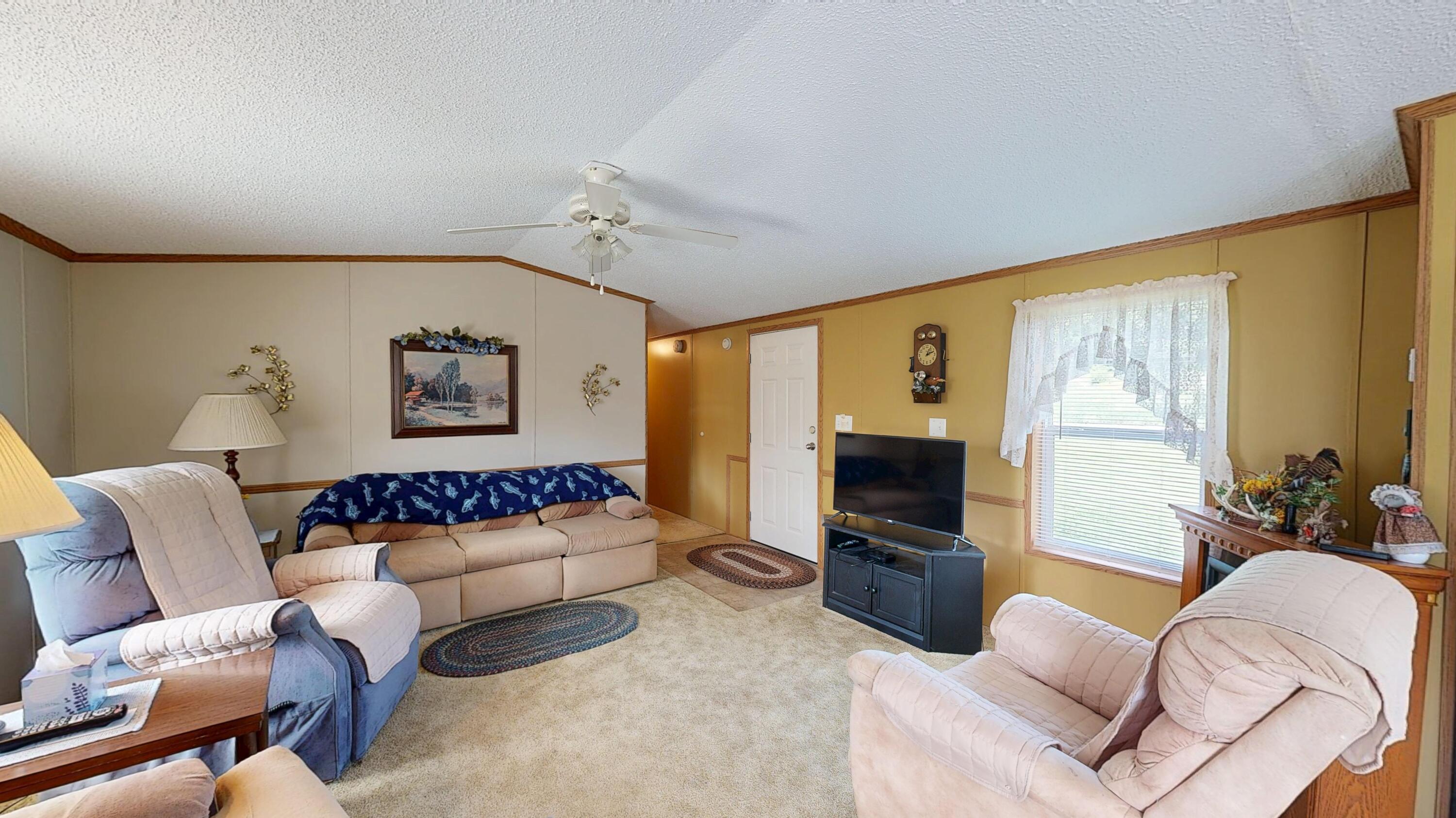 E2817 South Creek Road De Soto, WI 54624 - Photo 13 of 32 Living Room