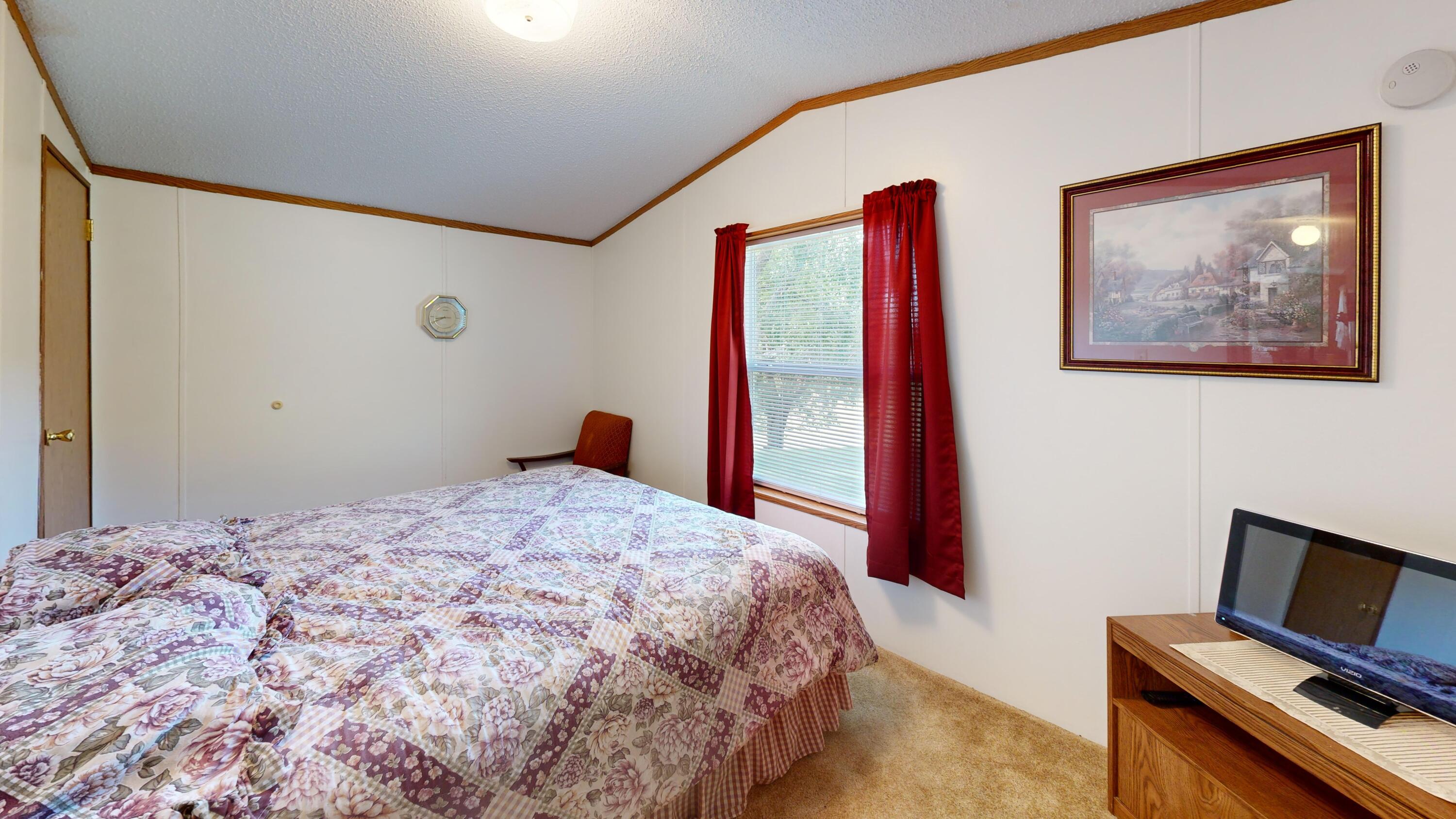 E2817 South Creek Road De Soto, WI 54624 - Photo 21 of 32 Bedroom 3