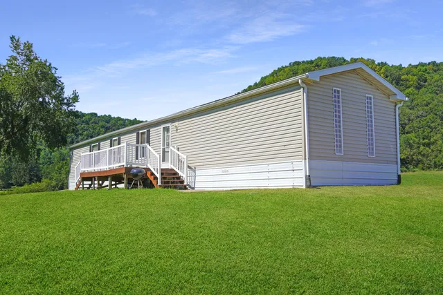 $190,000 | E2817 South Creek Road, De Soto, WI 54624