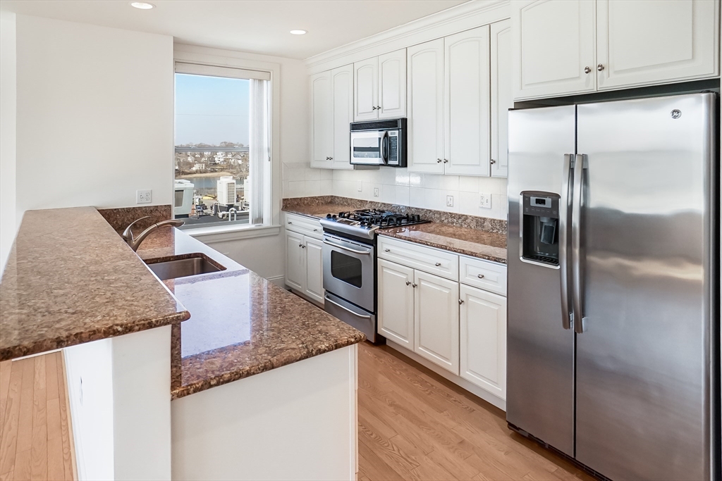 116-128 Rantoul Street, Unit 509 Beverly, MA 01915 - Photo 11 of 31