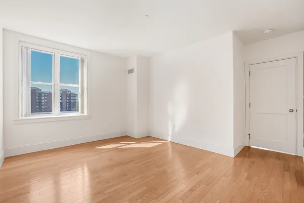 $4,000 | 116-128 Rantoul Street, Unit 509, Beverly, MA 01915