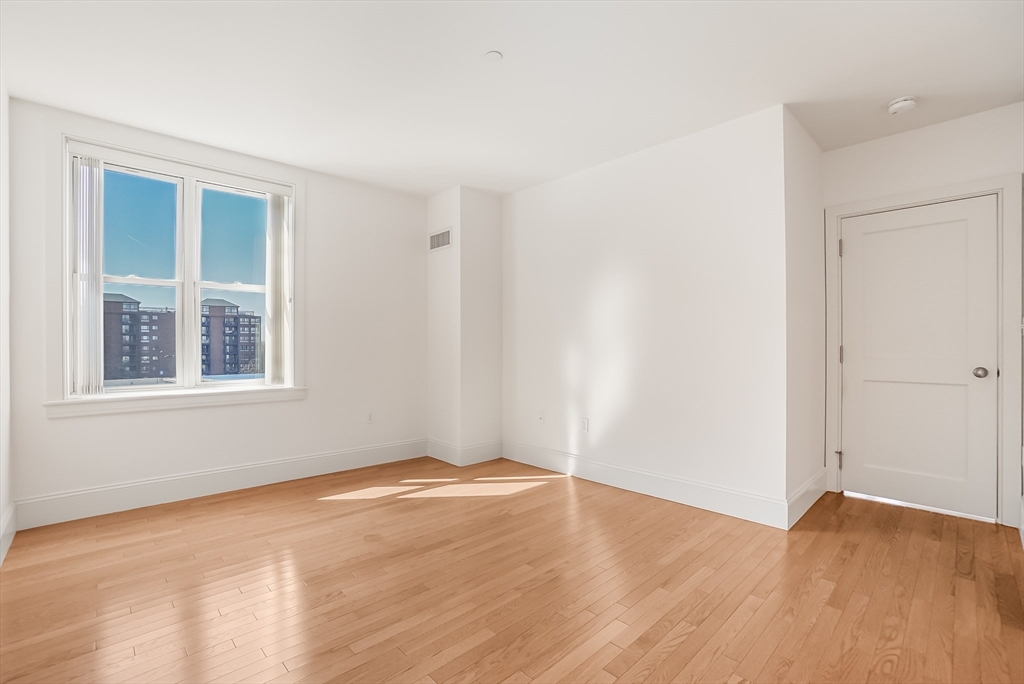 116-128 Rantoul Street, Unit 509 Beverly, MA 01915 - Photo 14 of 31