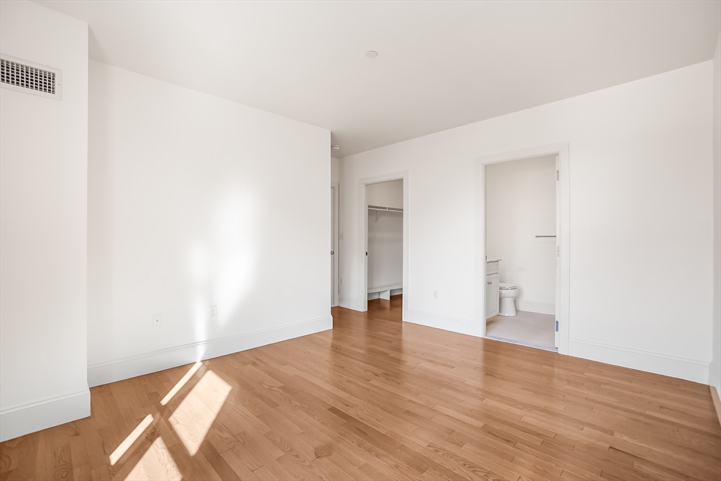 116-128 Rantoul Street, Unit 509 Beverly, MA 01915 - Photo 15 of 31