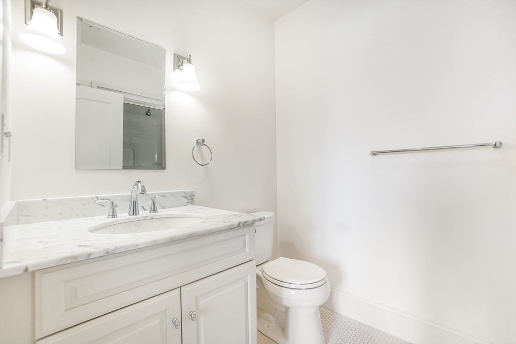 116-128 Rantoul Street, Unit 509 Beverly, MA 01915 - Photo 17 of 31