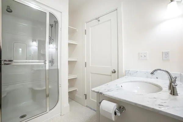 $4,000 | 116-128 Rantoul Street, Unit 509, Beverly, MA 01915