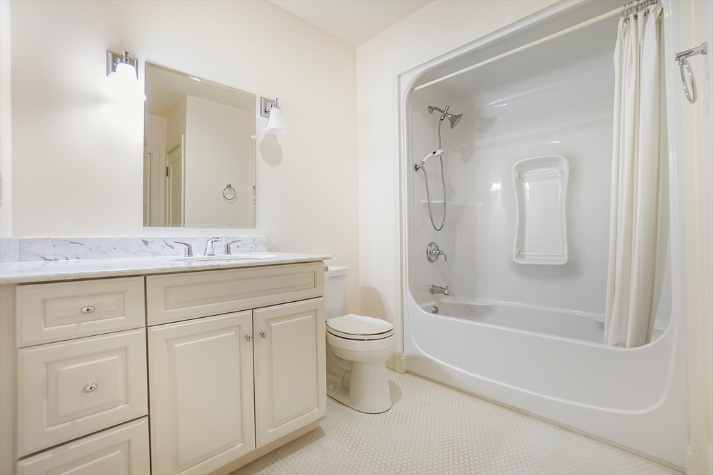 116-128 Rantoul Street, Unit 509 Beverly, MA 01915 - Photo 23 of 31