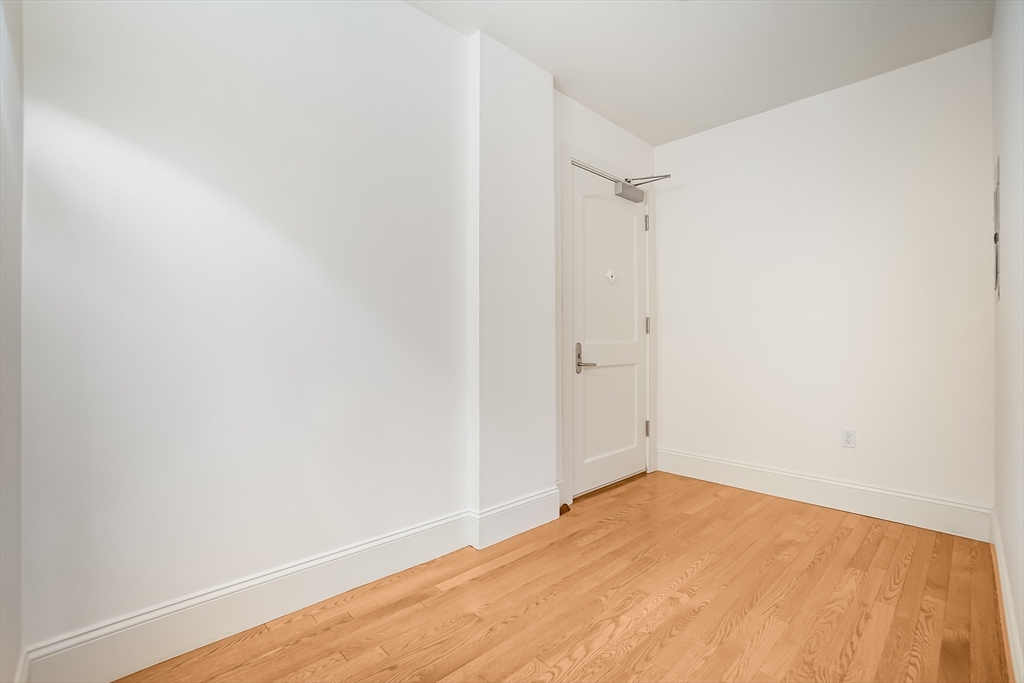 116-128 Rantoul Street, Unit 509 Beverly, MA 01915 - Photo 25 of 31