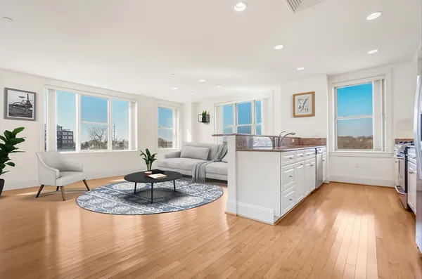 $4,000 | 116-128 Rantoul Street, Unit 509, Beverly, MA 01915