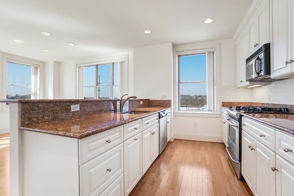 116-128 Rantoul Street, Unit 509 Beverly, MA 01915 - Photo 7 of 31