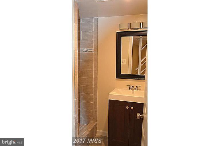 5239 Sands Road Lothian, MD 20711 - Photo 15 of 19 Bath