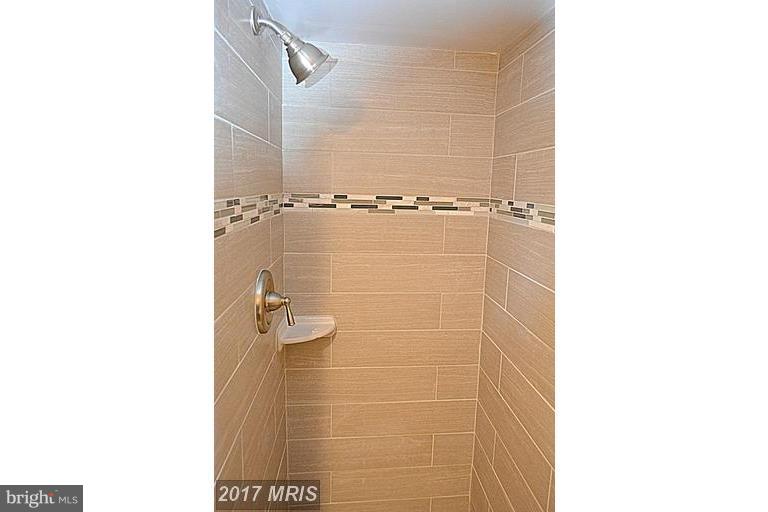5239 Sands Road Lothian, MD 20711 - Photo 16 of 19 Bath