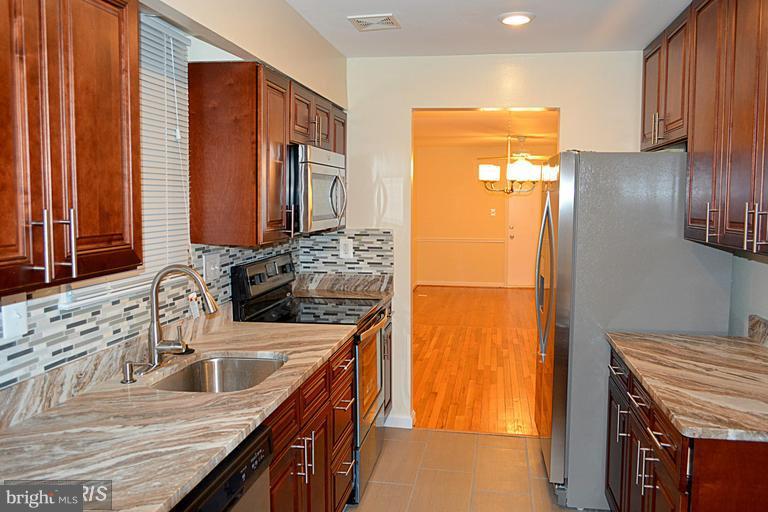5239 Sands Road Lothian, MD 20711 - Photo 7 of 19 Kitchen