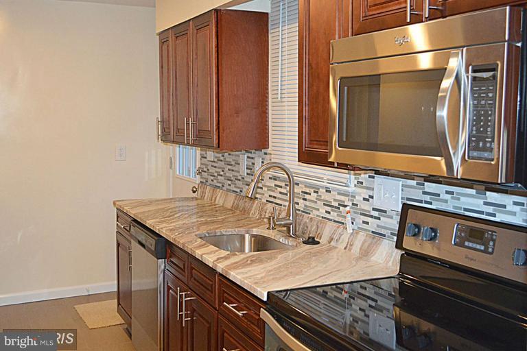 5239 Sands Road Lothian, MD 20711 - Photo 8 of 19 Kitchen