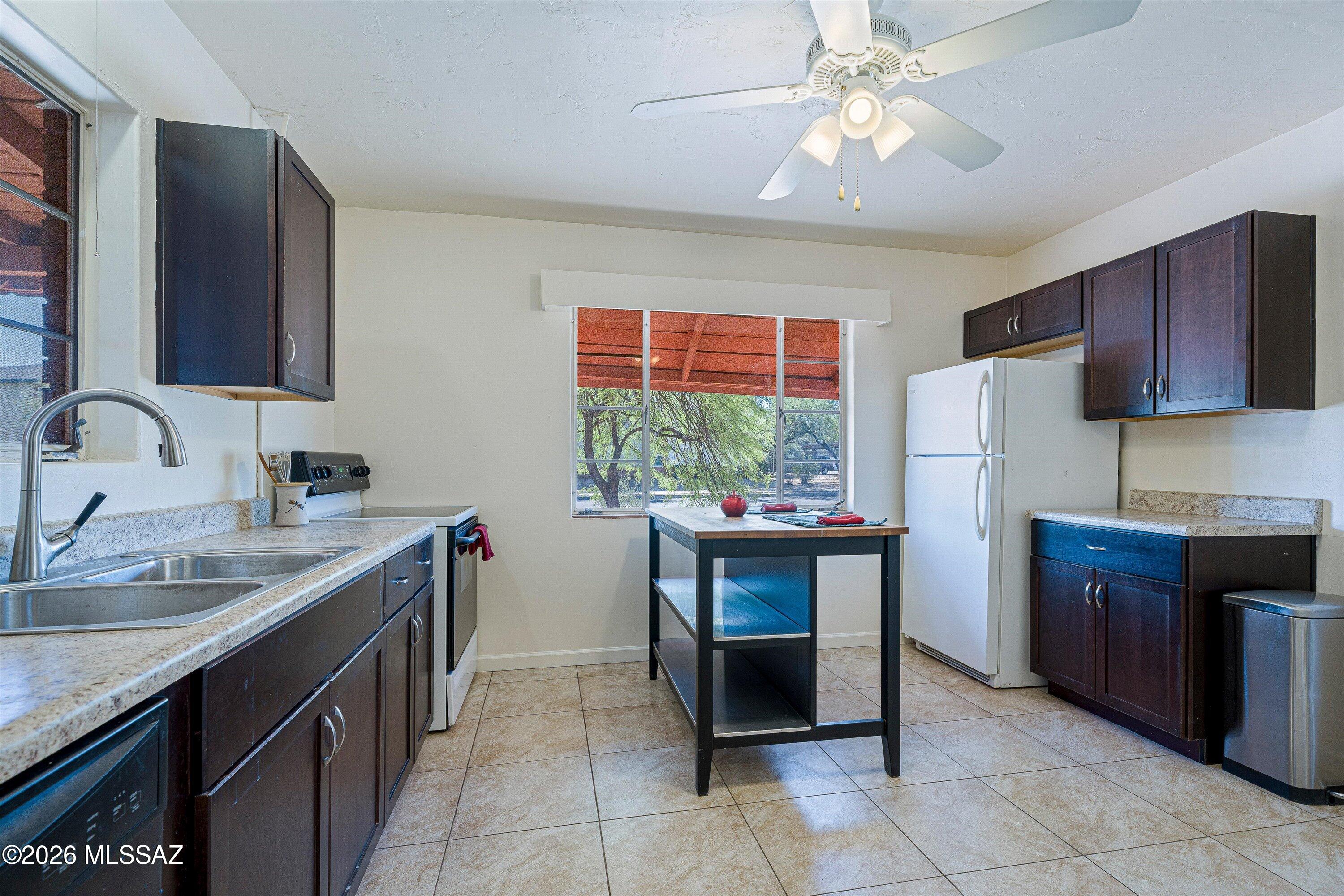 2451 North Richey Boulevard Tucson, AZ 85716 - Photo 9 of 24 Vibe: picturesque simple comfort