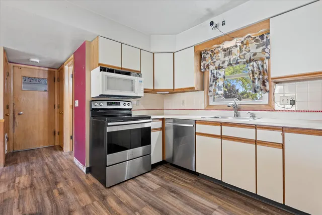 $275,000 | 645 East Petunia Lane, Beloit, WI 53511