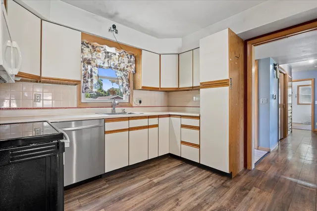 $275,000 | 645 East Petunia Lane, Beloit, WI 53511