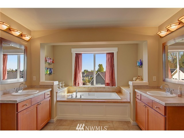 5609 Northeast 5th Court Renton, WA 98059 - Photo 8 of 20