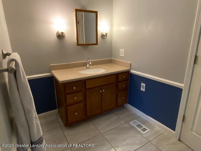 6428 East Clark Road Bath, MI 48808 - Photo 18 of 25 Mbathroom