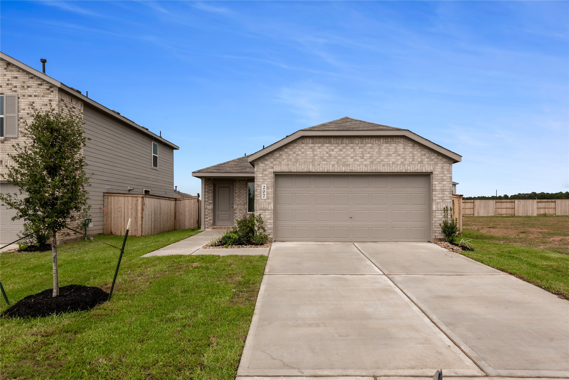 207 Farray Forest Lane Magnolia, TX 77354 - Photo 3 of 28 Gallery Image 3