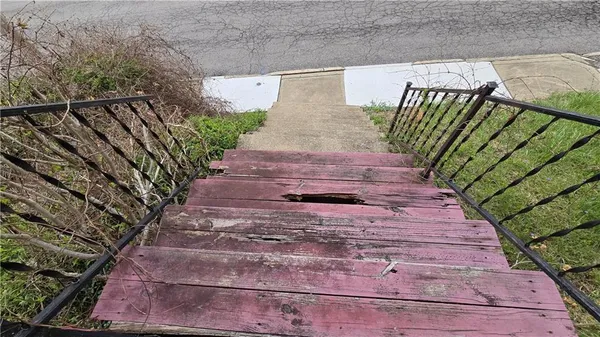 $40,000 | 338 Ellsworth Street, Sharon, PA 16146