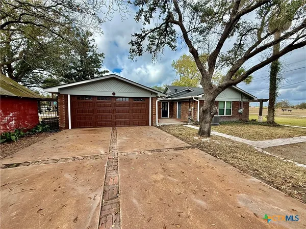 a view of a house with a yard and garage
