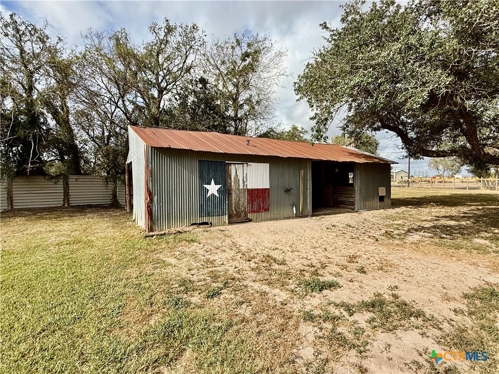 20 Hambleton Road Victoria, TX 77905 - Photo 40 of 42 a view of a house with a yard and garage