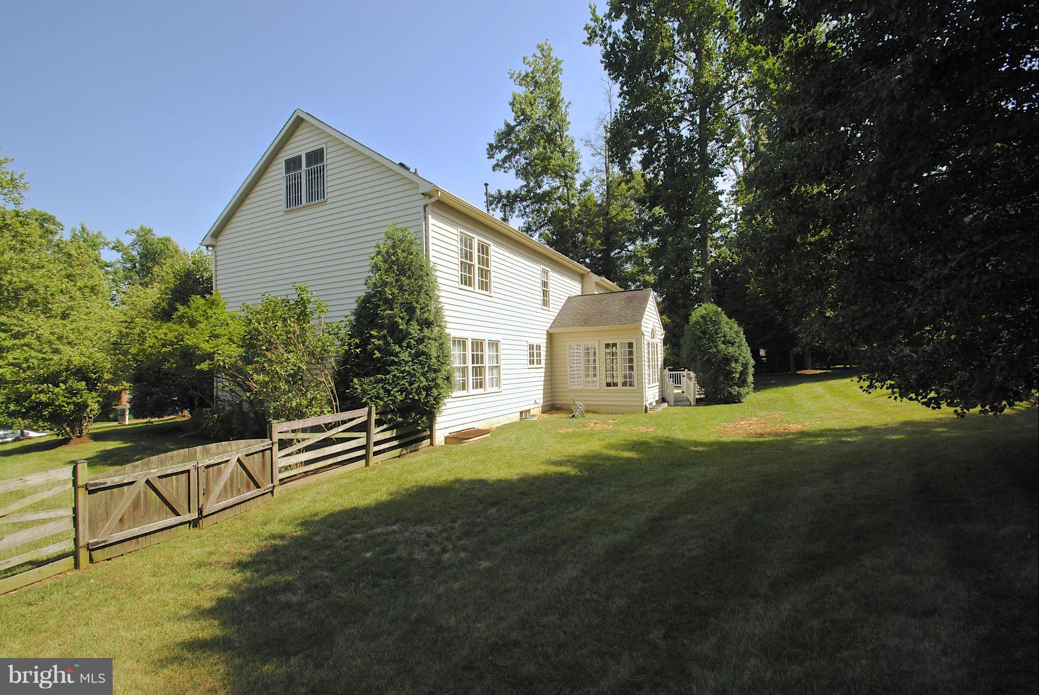 9 Watkins Row Edgewater, MD 21037 - Photo 4 of 30 Private fenced rear yard