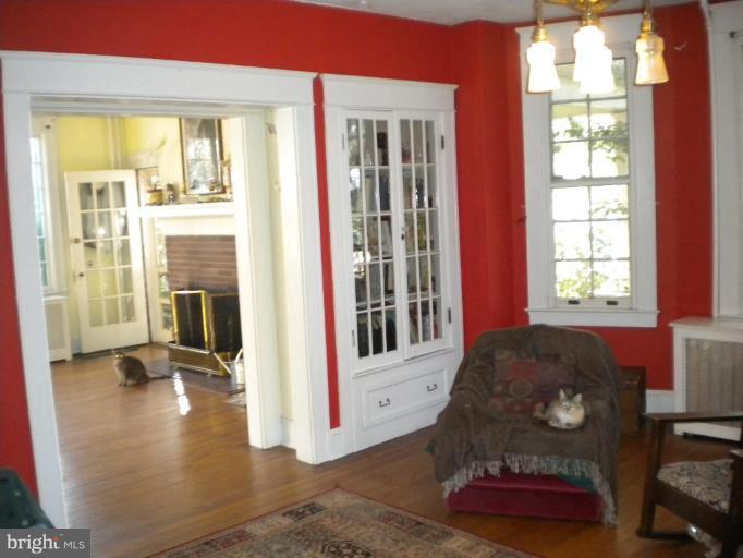 406 Kensington Road Baltimore, MD 21229 - Photo 3 of 18 Family Room