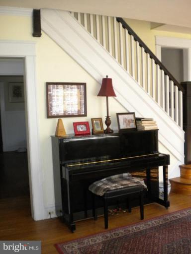 406 Kensington Road Baltimore, MD 21229 - Photo 4 of 18 Living Room #3