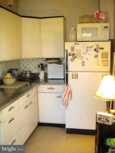406 Kensington Road Baltimore, MD 21229 - Photo 5 of 18 Kitchen #2