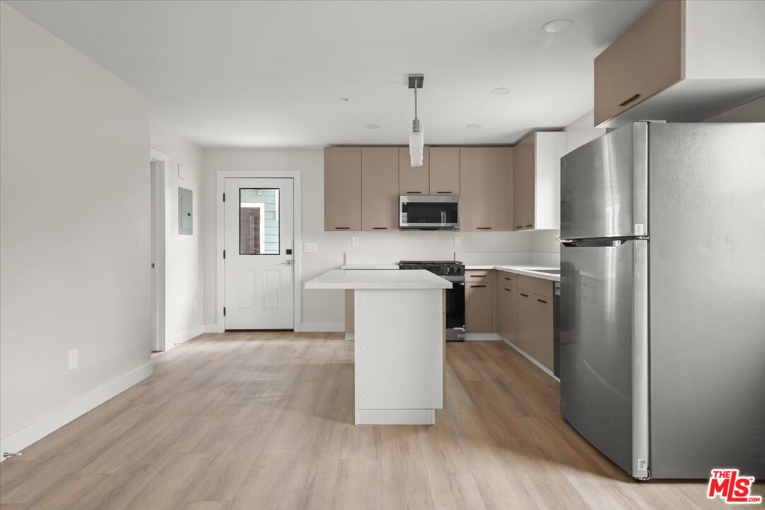 1317 Punta Gorda Street, Unit 7 Santa Barbara, CA 93103 - Photo 6 of 70