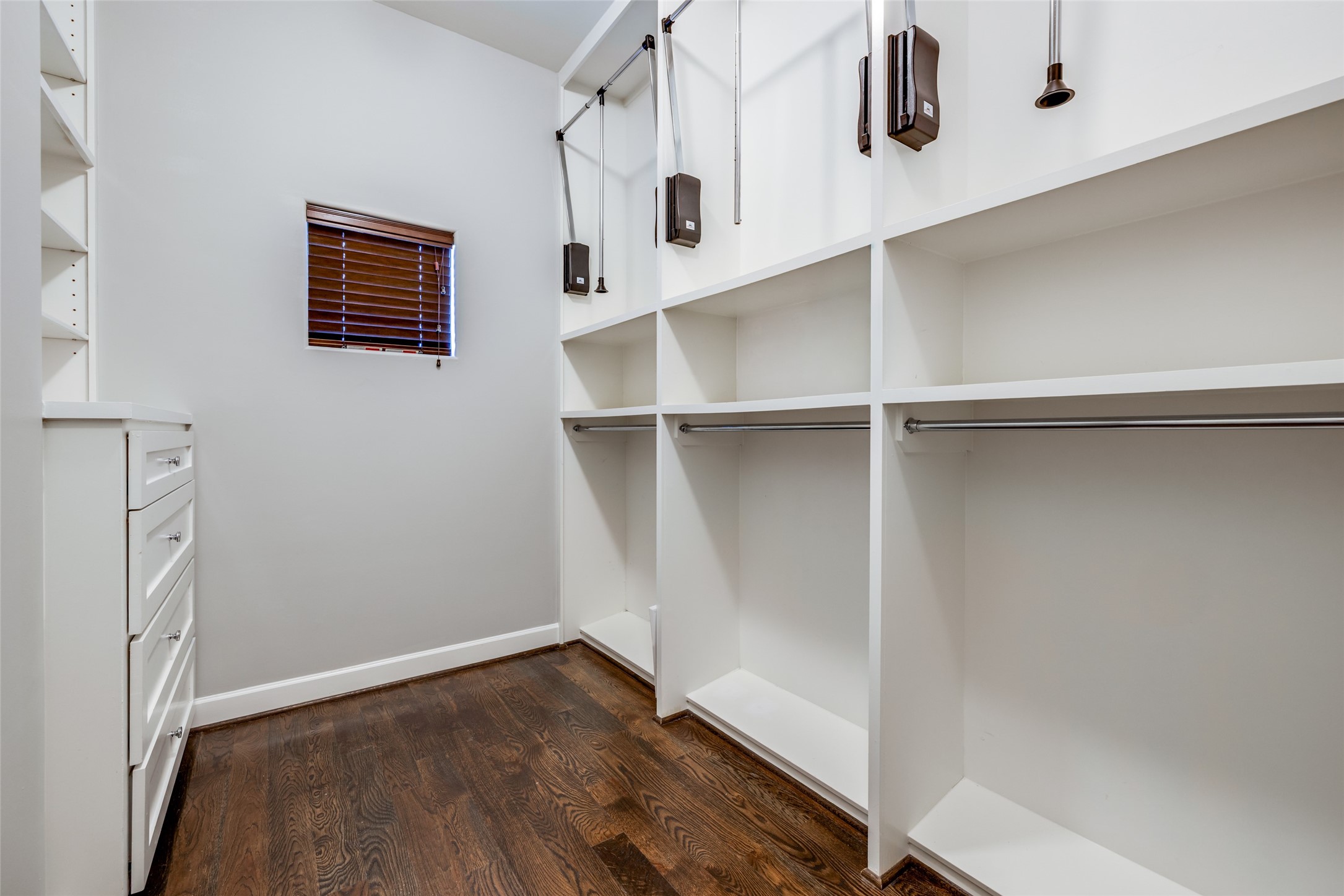 604 Knox Street Houston, TX 77007 - Photo 26 of 42 Spacious closet
