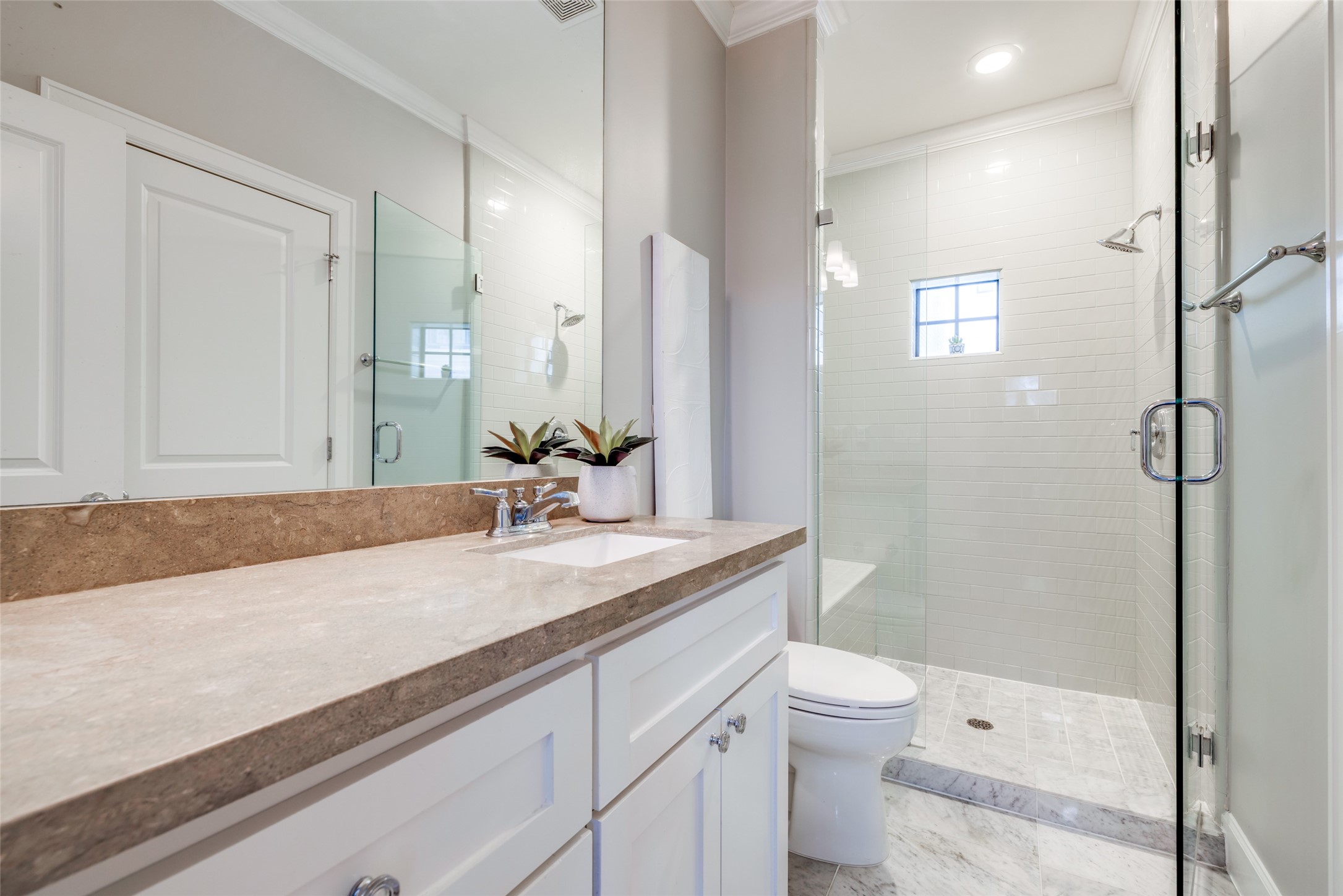 604 Knox Street Houston, TX 77007 - Photo 7 of 42 and ensuite bath