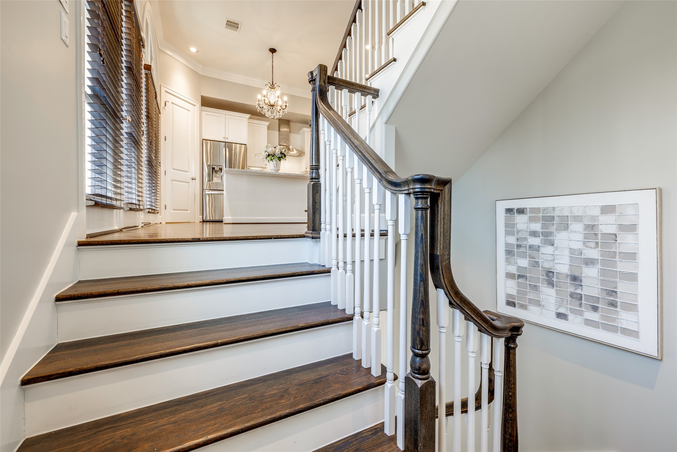 604 Knox Street Houston, TX 77007 - Photo 9 of 42 Entering the second floor living space