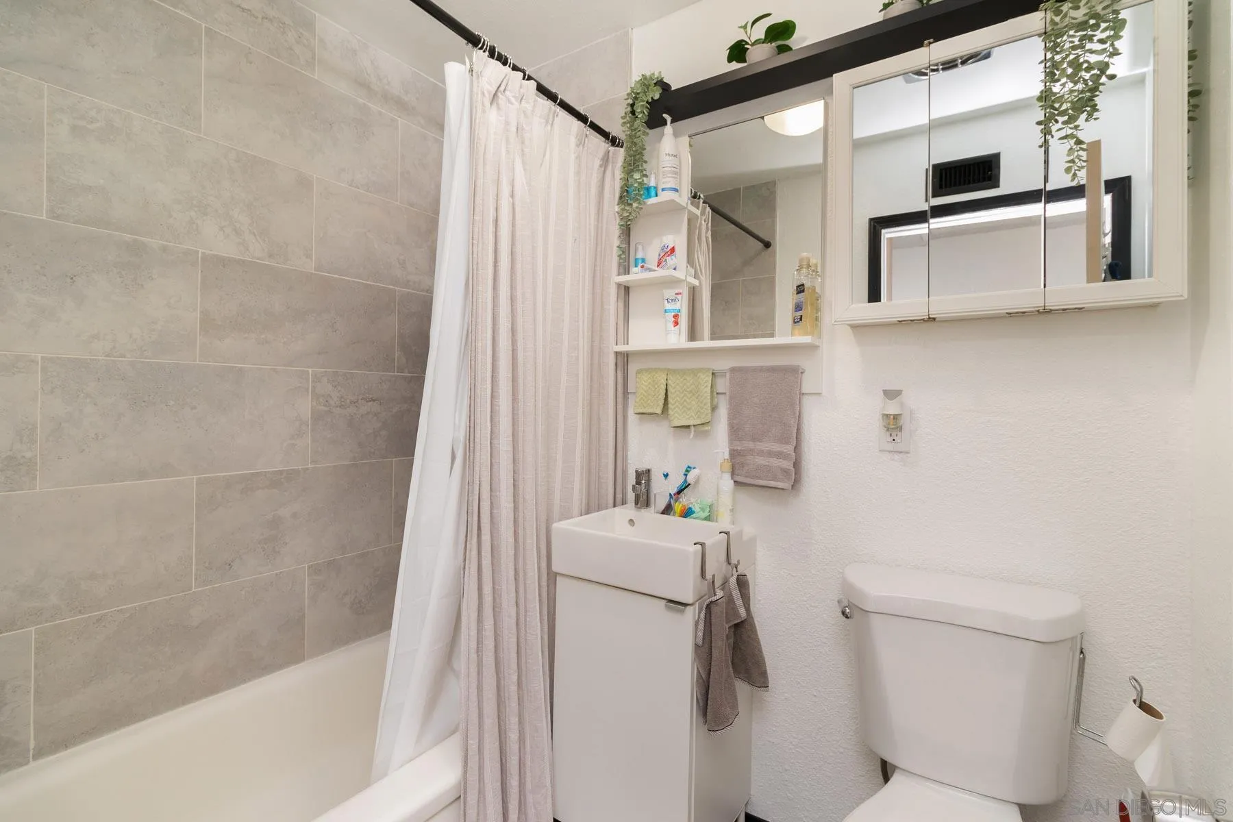501 Thayer Drive Spring Valley, CA 91977 - Photo 13 of 20 a bathroom with a sink a toilet and shower