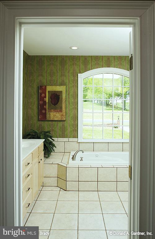 14294 Harrisville Road Mount Airy, MD 21771 - Photo 7 of 7 Master bath