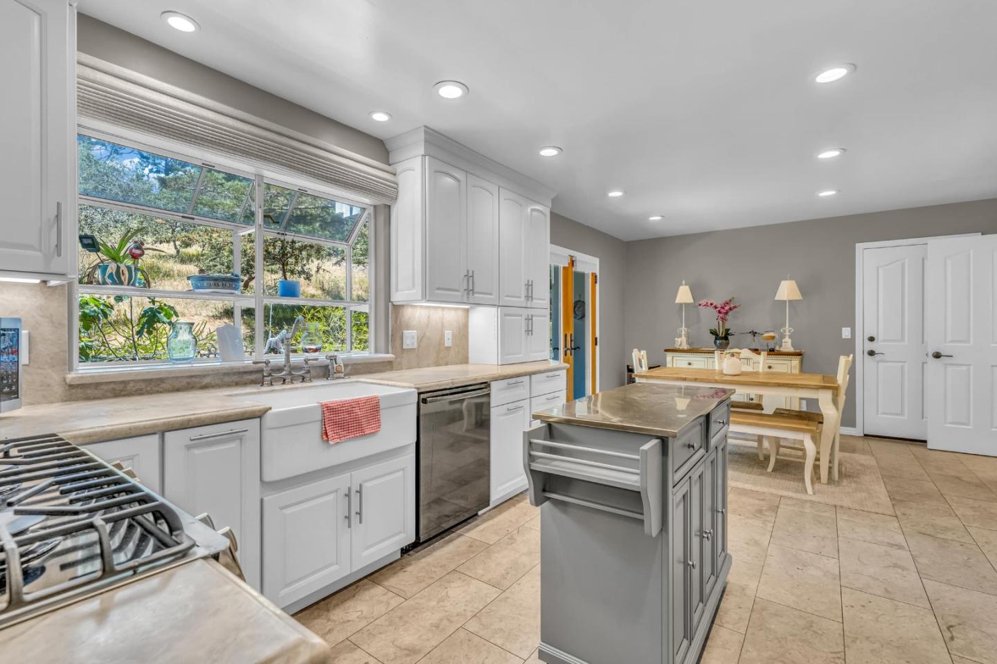 425 Vía Del Rey Monterey, CA 93940 - Photo 3 of 34