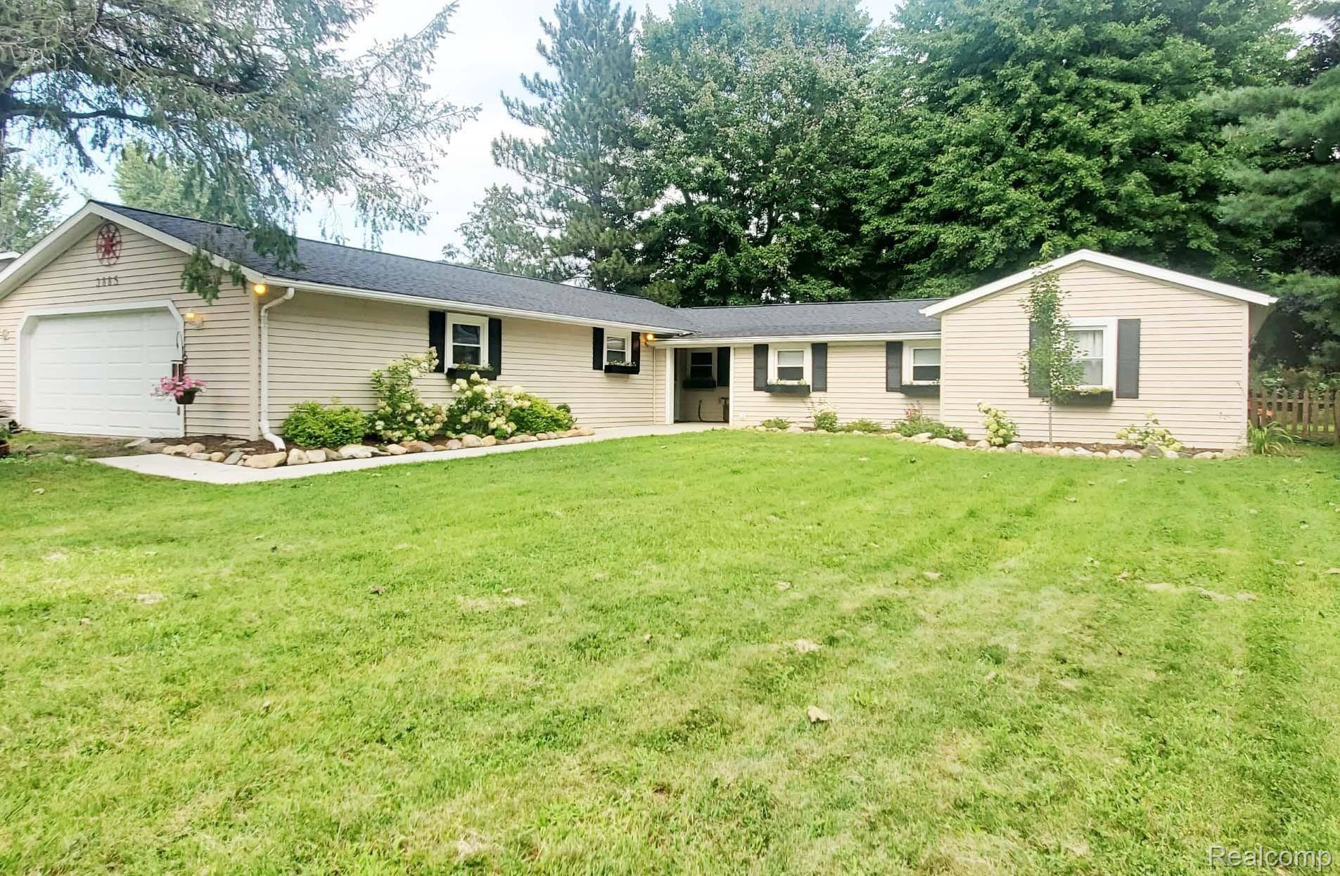 3885 Lippincott Road Lapeer, MI 48446 - Photo 1 of 26 Lippincott front1.jpg