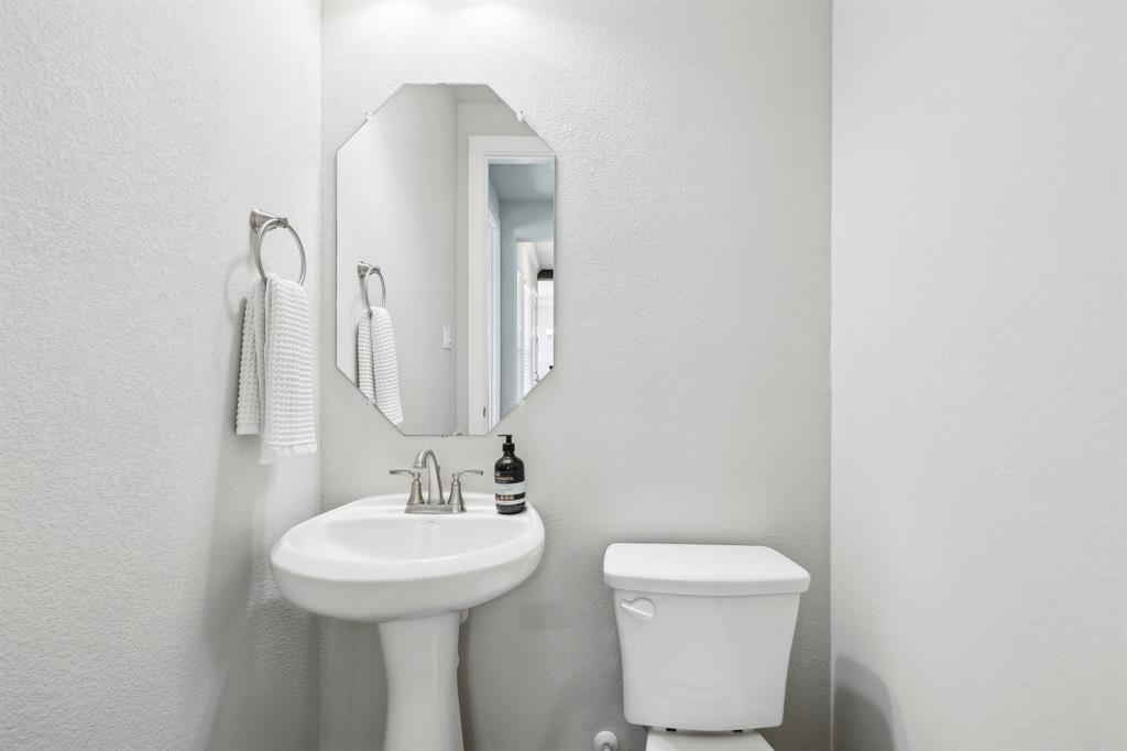 800 Majors Road Van Alstyne, TX 75495 - Photo 24 of 40 Half bathroom featuring toilet