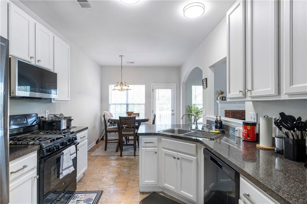 3636 Perry Pointe Austell, GA 30106 - Photo 8 of 40