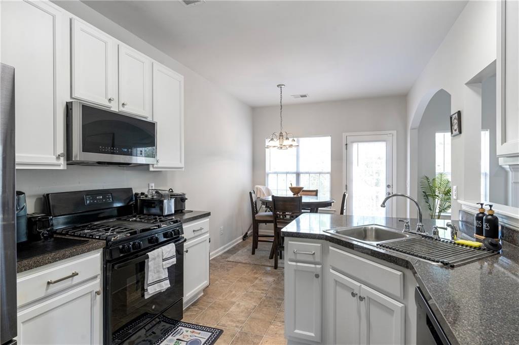 3636 Perry Pointe Austell, GA 30106 - Photo 9 of 40