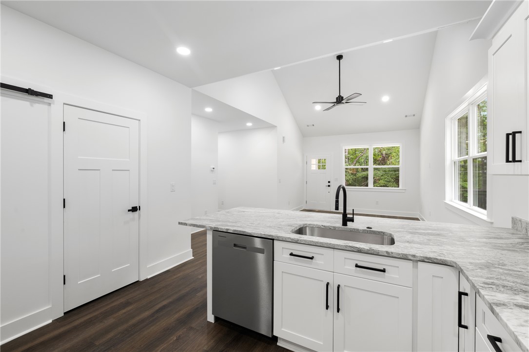 306 Hickory Trail Westminster, SC 29693 - Photo 12 of 33